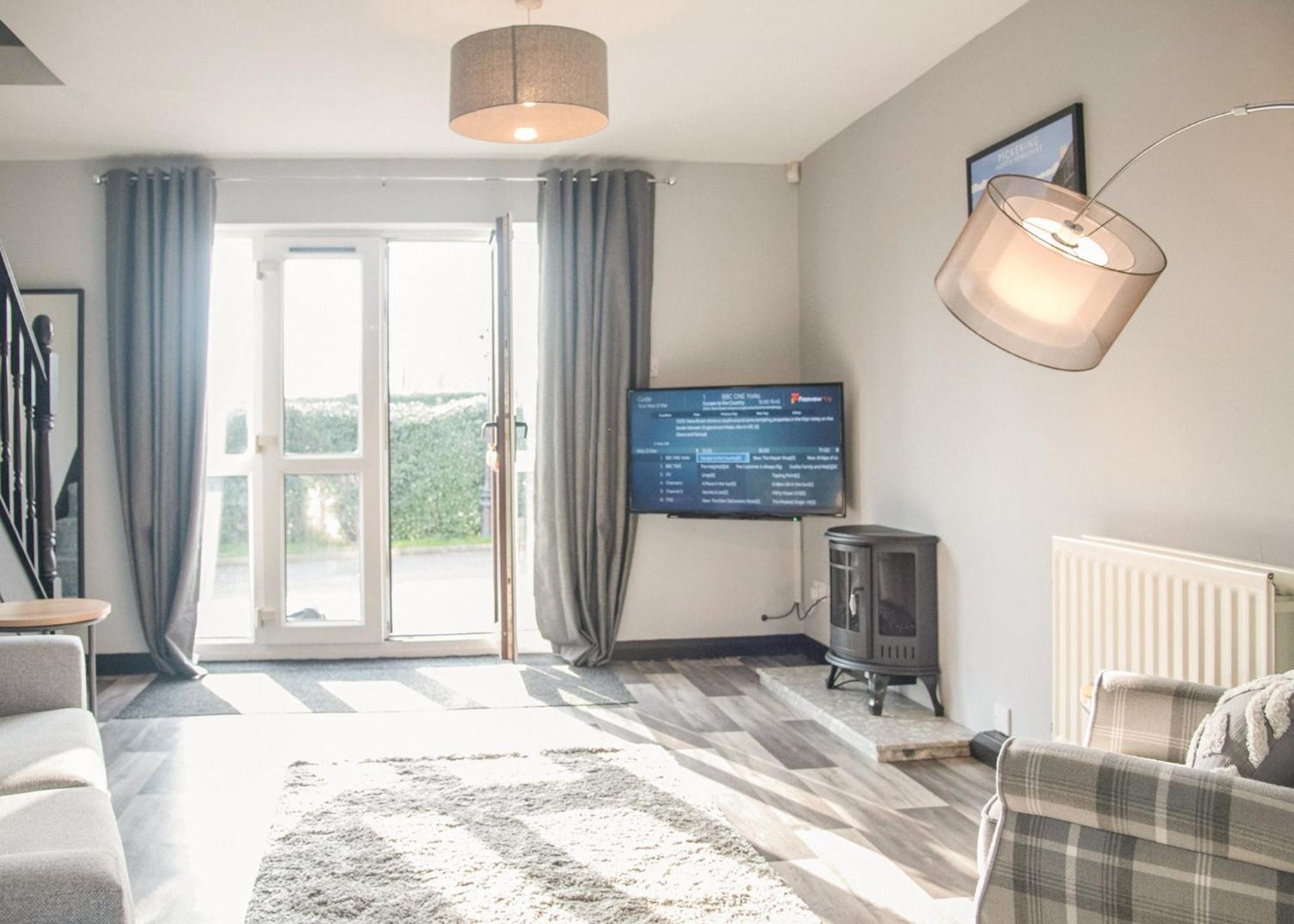 White Rose Country Cottages Thormanby Ruang foto